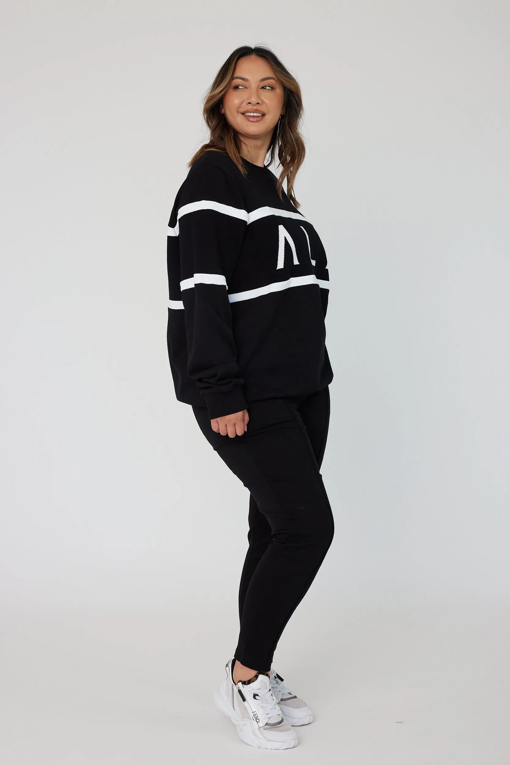 AVASTA Jumper Black