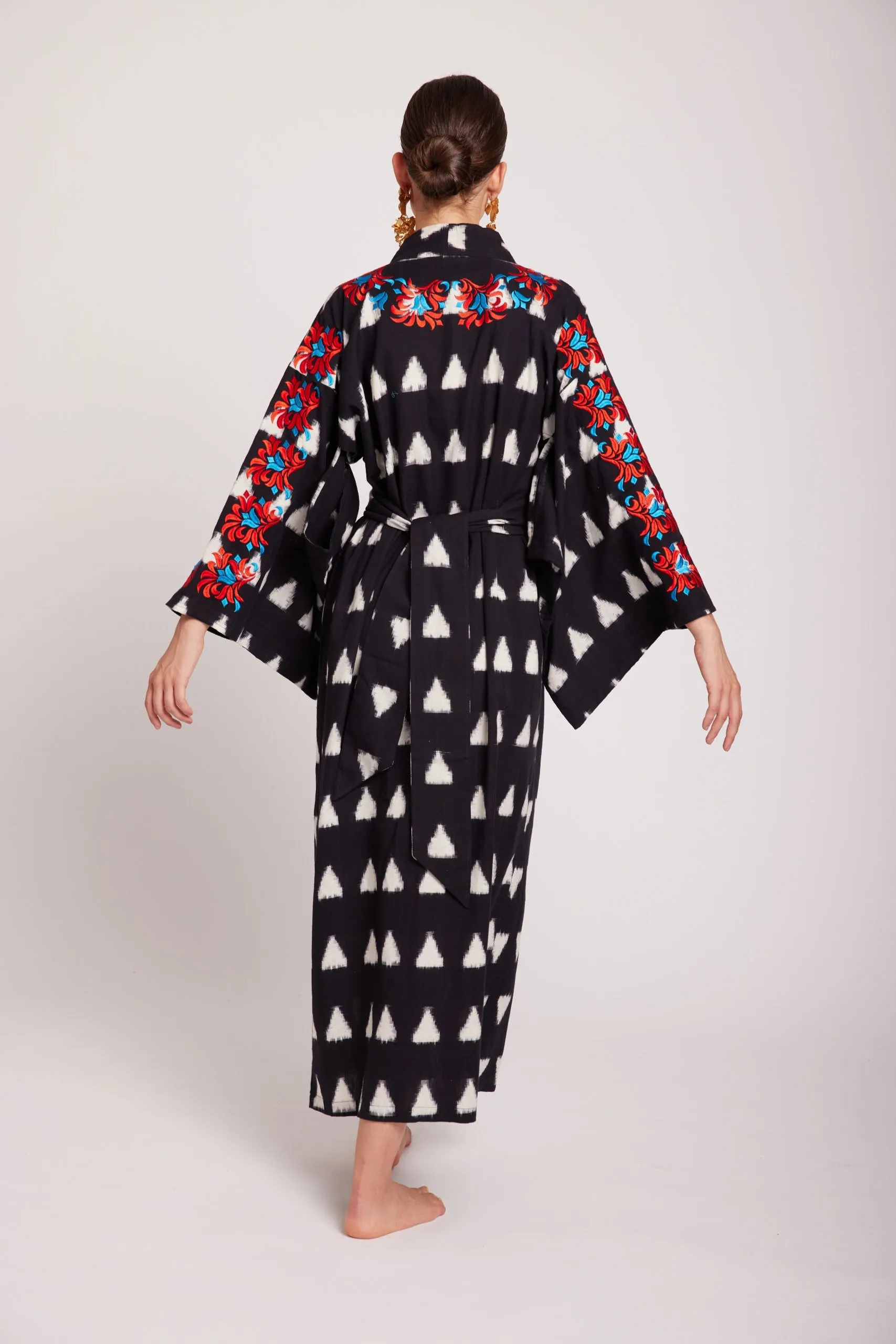 Black Savannah Naya Kimono