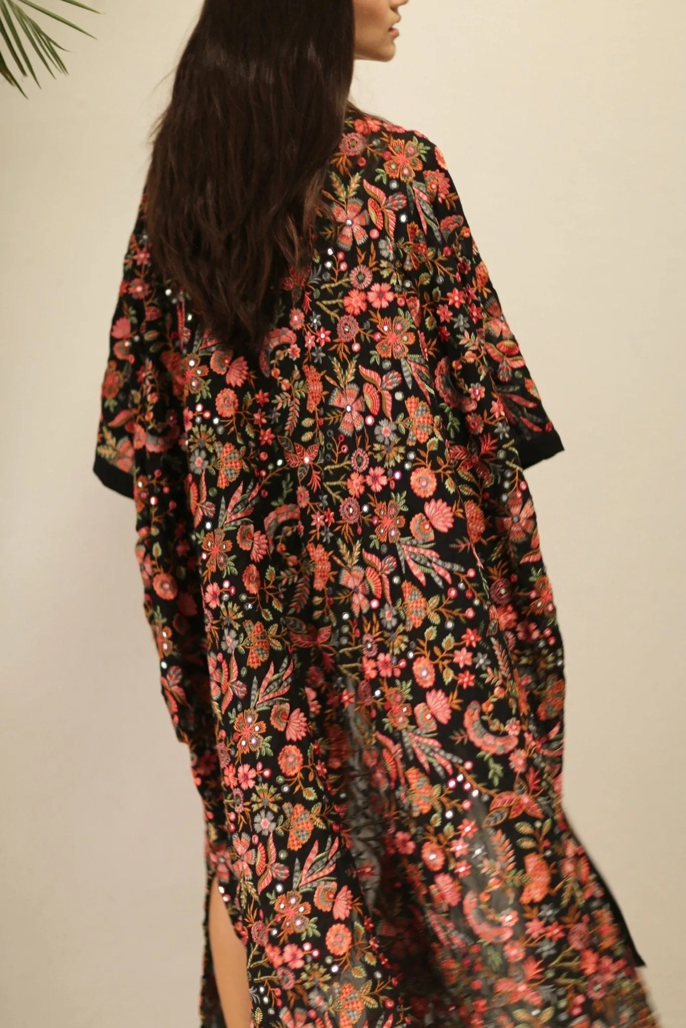 GAIA SILK FLOWER EBMROIDERD KIMONO
