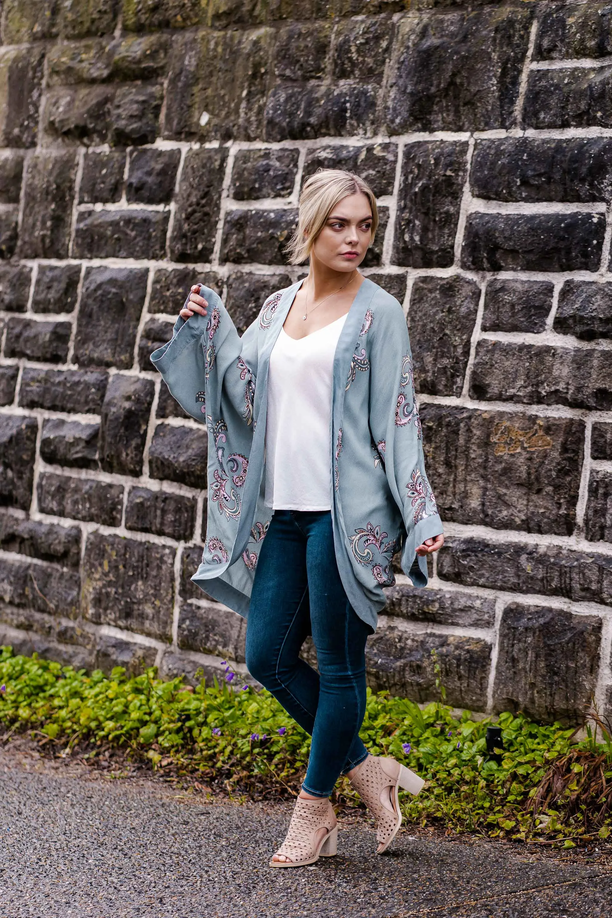 Holly Kimono - Paisley Print Cloud