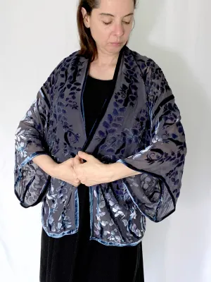 Willows Pattern Short Kimono Jacket in Black and gray